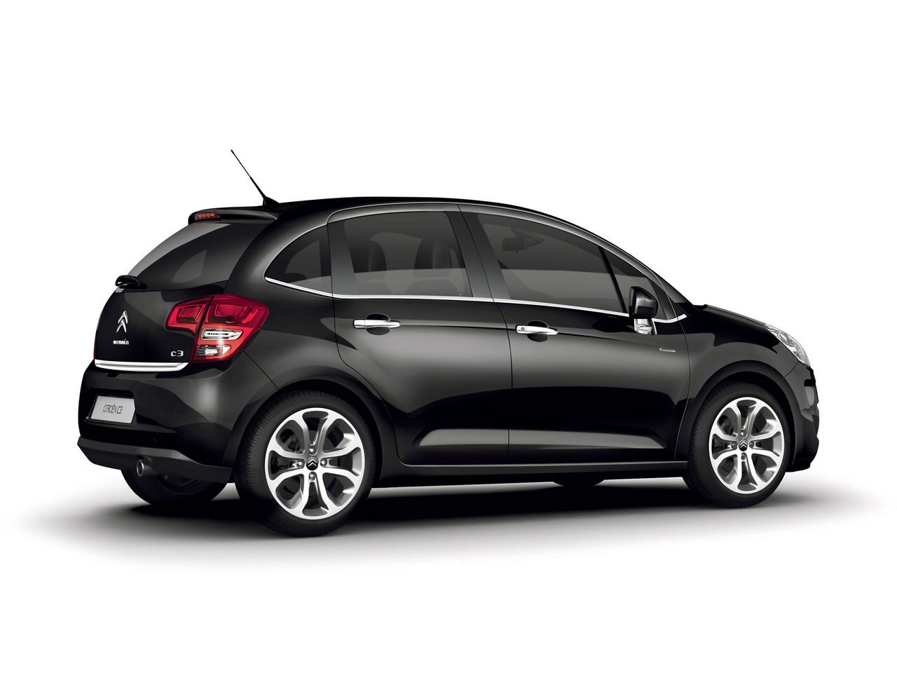 Обновленный Citroen C3 получил два новейших мотора Обновленный Citroen C3 получил два новейших мотора